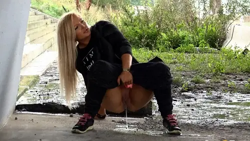 Pants Down Just in Time Got2Pee Jena Lovely