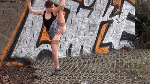 Hello There Teen Pissing Got2Pee