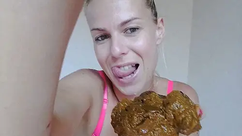 MissAnja – Giant 5 Days Held Pooping in Fluffy Socks