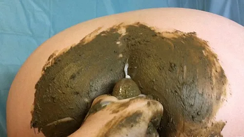 Sexy-Scat-Milf – New Years Gift Pee and Poo Smearing on My Ass
