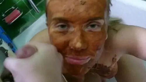 Brownwife Smearing shit in a gas mask