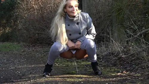 Got2Pee 2019 Victoria Relieves Herself