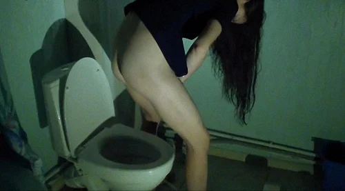 Alina – Lady pooping after a nightclub