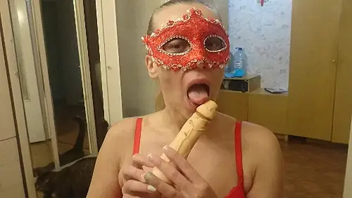 Brown wife – Lady in Red