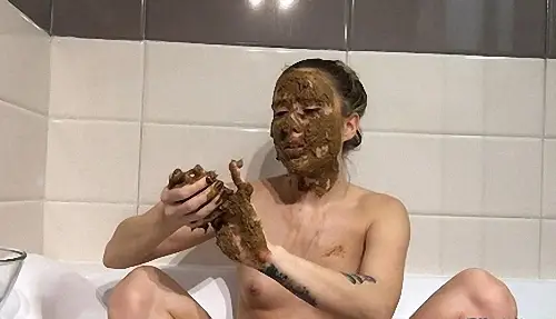 EllaGilbert – Extreme facial smearing