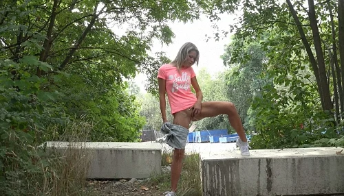 got2pee Pissing in Pink 19-09-18