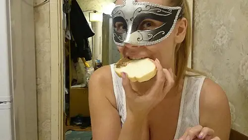 I eat shit with bread