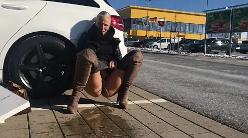 Mitten auf dem ikea parkplatz