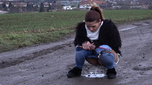 Lorena walks Pot Holes Got2Pee