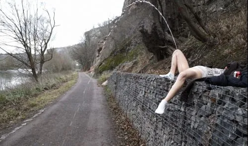 Power Pissing – Annie