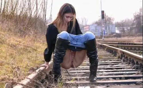 Renata – Pissing scene