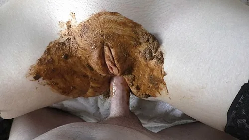 ScatSlammers – Pussy fucked and covered in shit by Kinky Kelz
