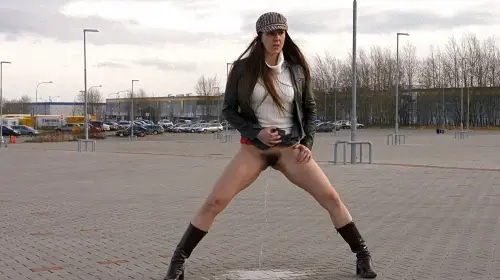 Valentina Public Piss Love Wetting