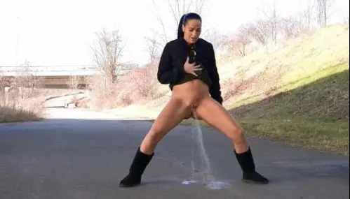 Vanda – Pissing scene February 20