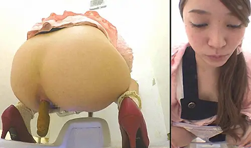 View angle shoting gaping pussy and closeup pooping