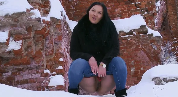 Up In The Snow brunette Dasha Got2Pee 2019