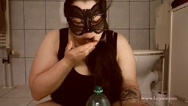 LucyScat – First time swallowing soft poo