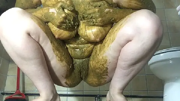 ChubbiBunni – Titty Smear women scat videos, 2019