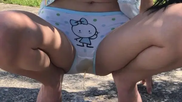 PinkmilkandHoney – Little Honeys Outdoor Omorashi Playtime
