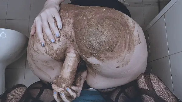 DirtyBetty OMG What shees doing POOP