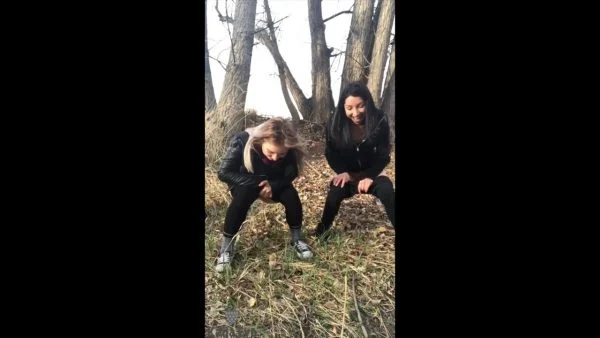 Kaiia Eve – Public pee bffs flash twerk outdoors 2019