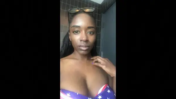 Britney Siren – Fancy stall pee and get changed