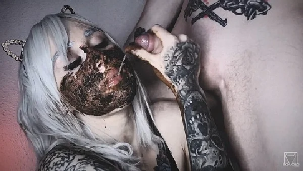 DirtyBetty – Betty The Black Eyes Catwomen Eats Her Own Shit