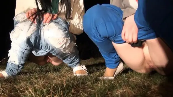 Drunk girls pissing in the street pissing in public, HD 2019