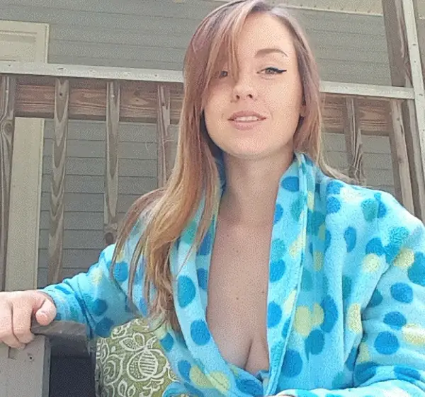 Shesleah – Leahs 1st Cum After Surgery