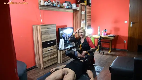 Domina Victoria – peeing and scat in throat her husband