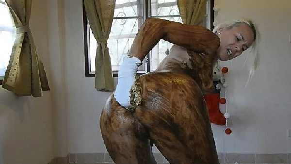 MissAnja – Scat Body Smear With Rubber Gloves On