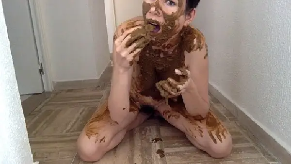 Nastymarianne – Shitting and eating