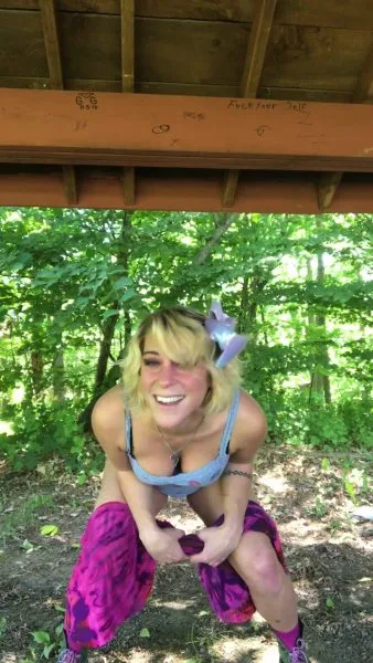 SashaGibson – Pees In A Park