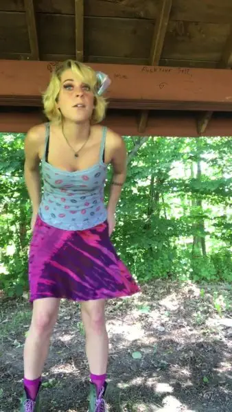 SashaGibson – Pees In A Park