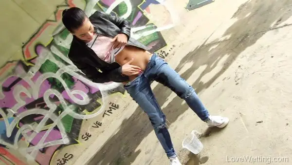 Eveline Dellai – Into the jug pissing in public, HD 2019