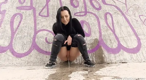 Quinn Lindemann – What a relief pissing in public, HD 2019