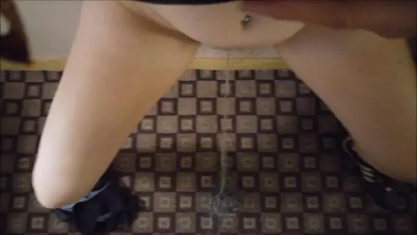 Candiecane – Hotel carpet piss during music fest