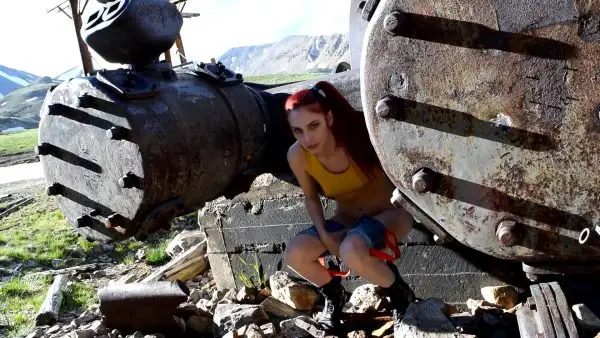 MissKittyMoon – Misty Pees In the Mines – Cosplay Fetish