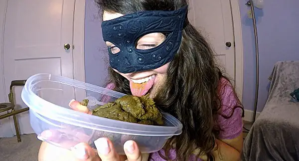 LoveRachelle – I Eat My Shit With A Smile women scat videos, 2019