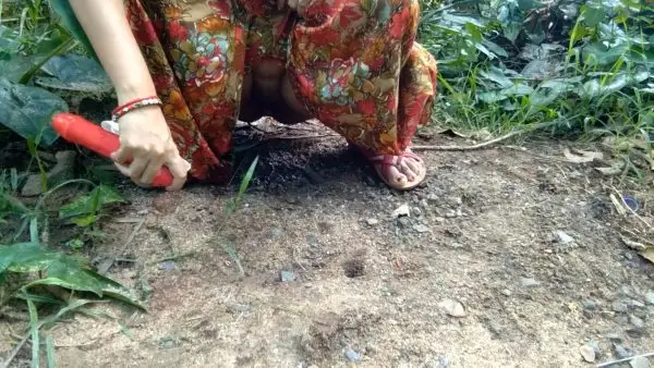 SujataShinha – Indian Mom Outdoor Pissing