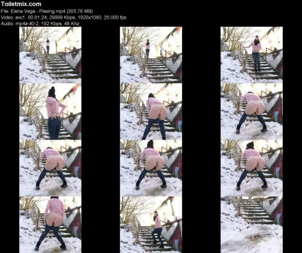 Elena Vega – Pissing