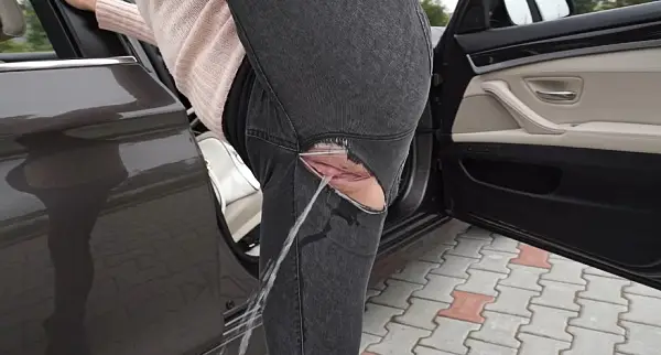 Bella – Drunk Pissing