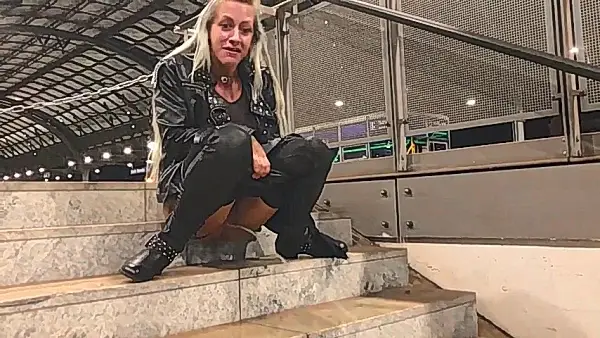 Pissinferno am Bahnhof FitxXxSandy