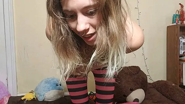 Xxecstacy – Shitting My Leggings