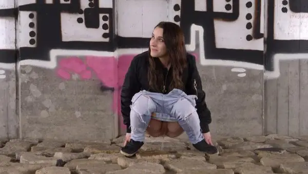 Charlotte – Travelling in winter pissing in public, HD 2020