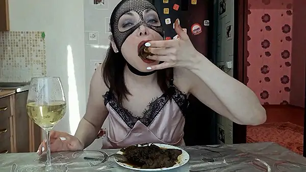 ScatLina – I eat shitty womit part 1 women scat videos, 2020