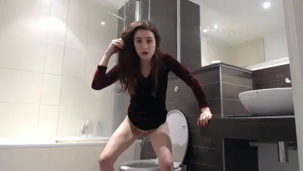 Lola rae – Uk pee compilation