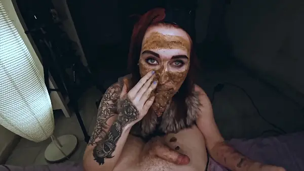 Betty Exclusive – Big Scat And Pee Into Mouth