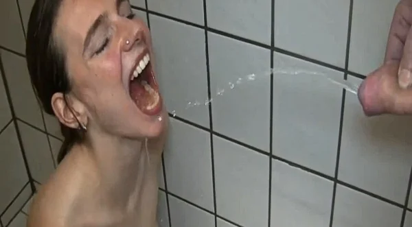 KarinaHH – Fisting and pissing on perverted teen slut