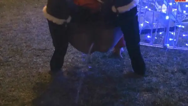 Teeny-Winnie18 – CHRISTMAS MARKET PUBLIC PISS